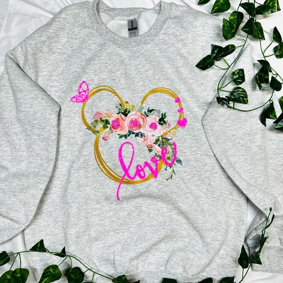 Gildan Tops - Gildan Heather Gray Sweatshirt with Floral Design